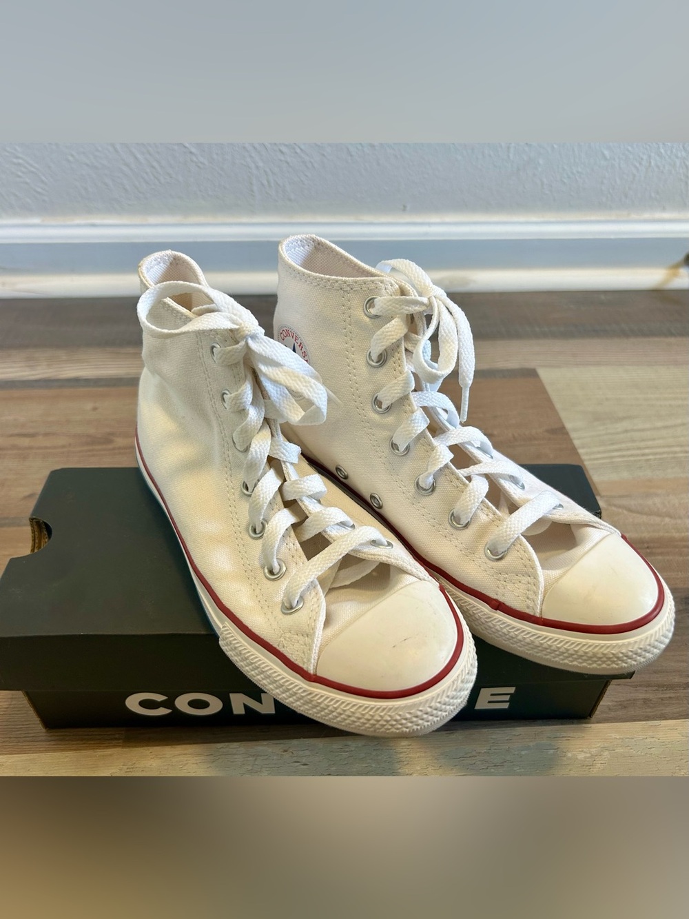 Classic White Converse Chuck Taylor All Star High Tops (Youth 3 / Women 5) EUC